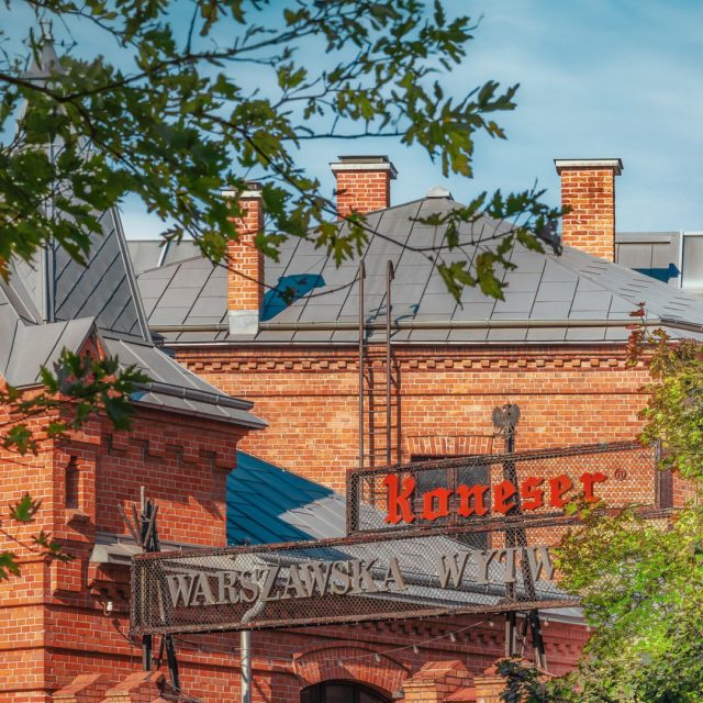 Nie masz planów na ten tydzień? ☀️
Sprawdź harmonogram wydarzeń w Koneserze i znajdź coś dla siebie. ✨  🎭 WYDARZENIA 🎭
🔸 1.06 Dzień dziecka w @miniciti_pl
🔸 5.06 @teatrbaj Przygody Kubusia na Placu Konesera
🔸 6-7.06 @artmarketpoland | Targi Kreatywne na Placu Konesera
🔸 Do 30.06 Zawód pop-up: Aktork/a Dubbingowa w @miniciti_pl  ⚽ SPORT ⚽
🔸 3.06 Transmisja meczu Polska-Nigeria w @spoldzielnia.koneser.sportsbar
🔸 3, 6.06 Joga pod kominem na Placu Konesera  🎨 SZTUKA 🎨
🔸 3.06 "W srebrze i w kolorze" wernisaż wystawy biżuterii artystycznej Andrzeja Jacyszyna w @galeria_bizuterii_wspolczesnej
🔸 5-30.06 "W srebrze i w kolorze" wystawa biżuterii artystycznej Andrzeja Jacyszyna w @galeria_bizuterii_wspolczesnej
🔸 Do 28.06 Wystawa “Kod wyobraźni - od Beksińskiego do Bielaka” w @muzeumsztukifantastycznej  🎉 ROZRYWKA 🎉
🔸 2.06 Pubquiz x Wyborowa w @setkipowodow
🔸 5.06 Beat The Night | Food, drinks & DJ w @setkipowodow  #koneser #corobićwwarszawie #wydarzenia #targi
