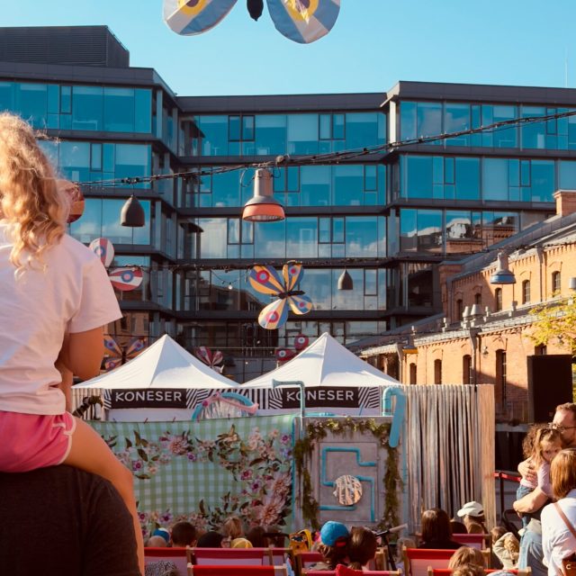 @teatrbaj wraca na Plac Konesera! 🎭  Już w najbliższy piątek zapraszamy na kolejne spotkanie z magią teatru dla najmłodszych i tych trochę starszych. Tym razem przeniesiemy się do świata pełnego wyobraźni, humoru i niezwykłych bohaterów podczas spektaklu „Przygody Kubusia”.  Do zobaczenia pod sceną! 💛  📅 19.06 | 17:30
📍 Plac Konesera
🎟️ Wstęp wolny  Spektakl grany w ramach projektu Teatru Baj „Praska Dorożka Teatralna”. Zadanie jest współfinansowane przez m.st. Warszawę w ramach realizacji Gminnego Programu Rewitalizacji m.st. Warszawy do 2030 roku.  #koneser #wydarzenia #warszawa #spektakle #teatrbaj